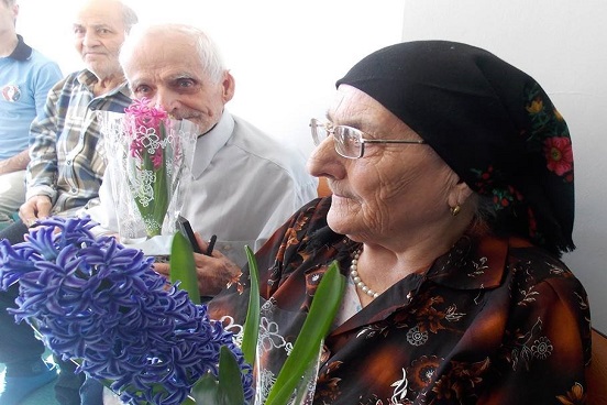 8th March gifts for the elderly in the nursing hom